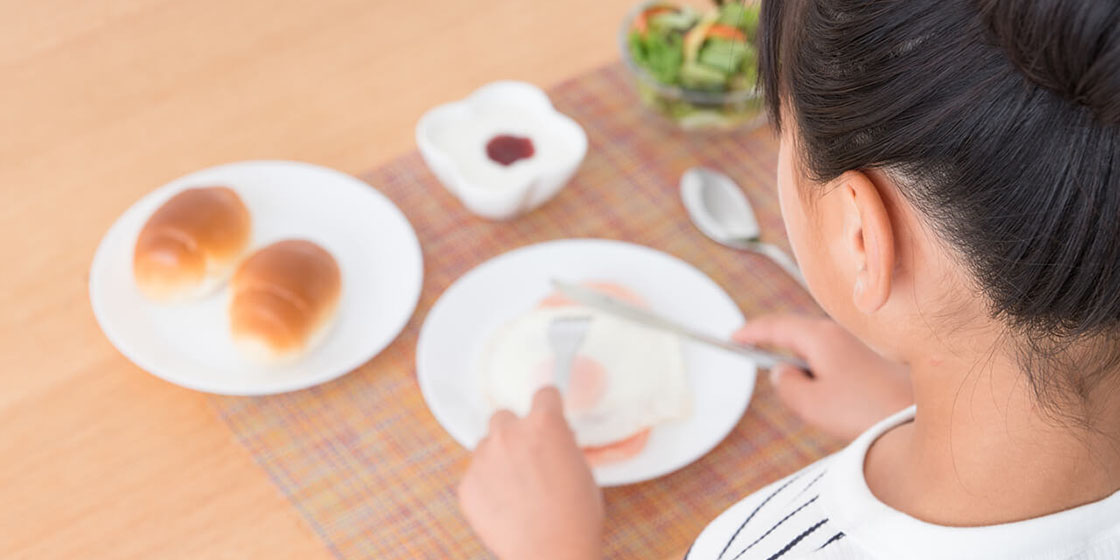 子どもだけで食べる「孤食」で「子食」が増えている？ 子どもに及ぼす影響とは